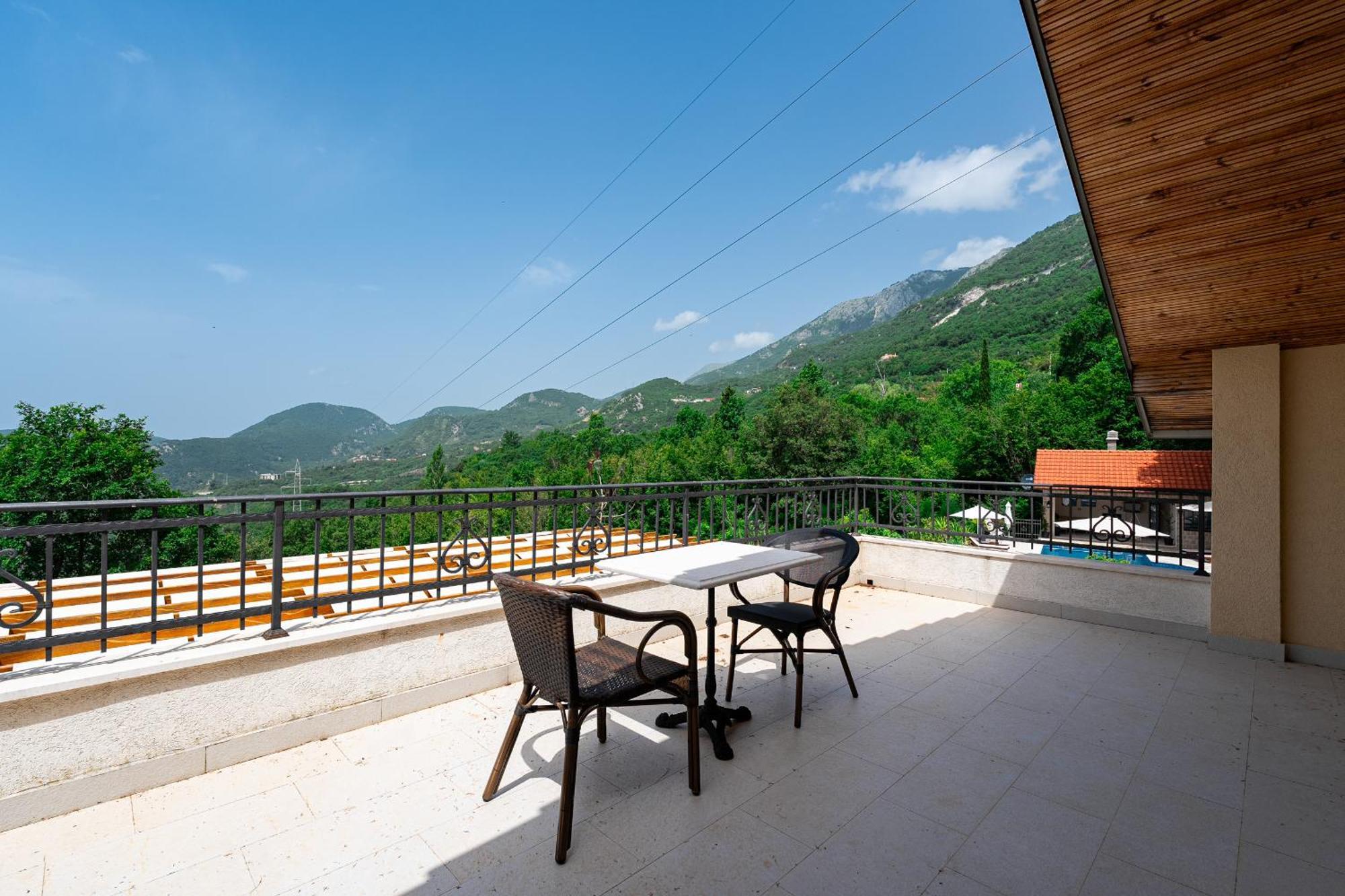 Sunset & Sunrise Villas In Stanisici-Two Villas With Common Pool ブドヴァ エクステリア 写真